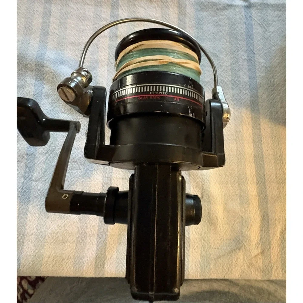 VINTAGE DAIWA D2600 BALL BEARING SPINNING REEL Black